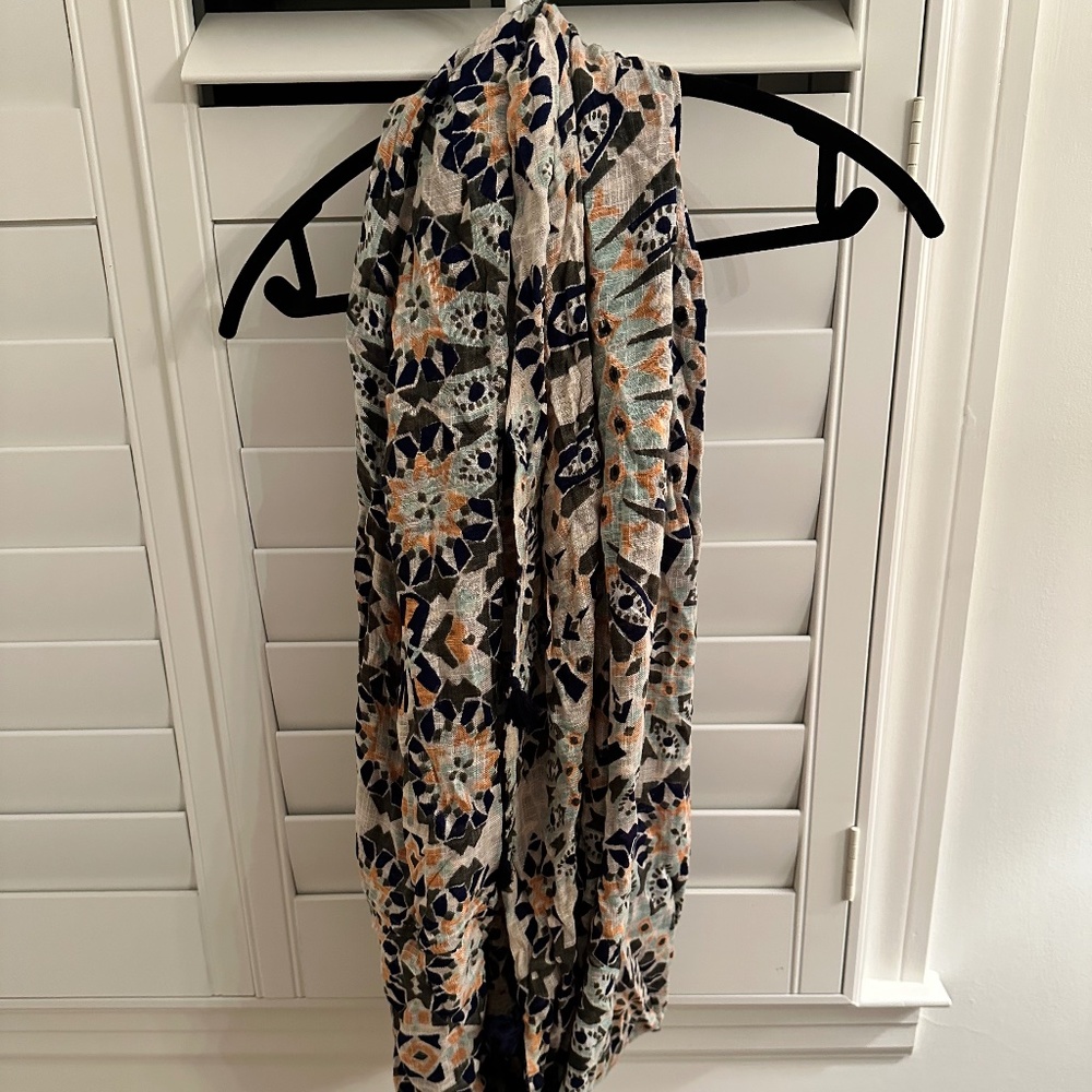 2 fashion scarves